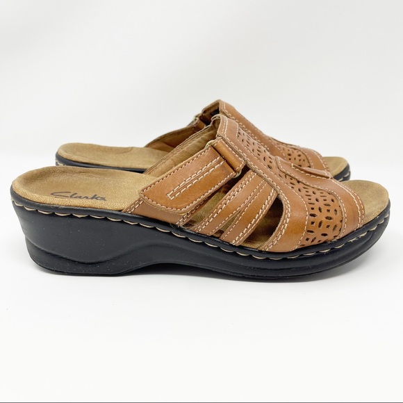Clarks Shoes - Clark Bendables Lexi Bark Tan Sandals Size 9